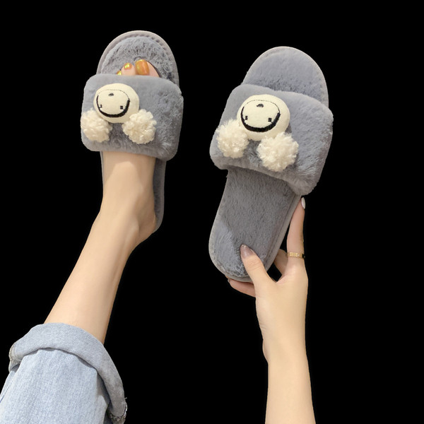 Házi készítésű női papucs pehely és 3D díszítéssel