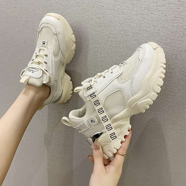  Γυναικεία αθλητικά παπούτσια με τραχιά σόλα