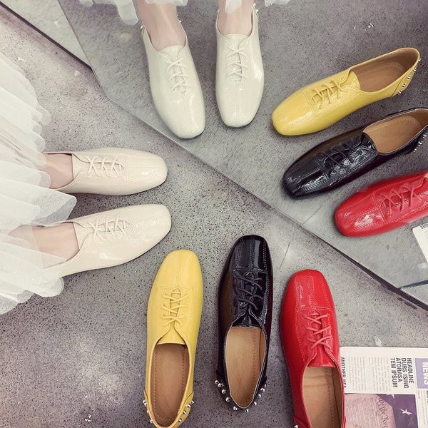 Γυναικεία  έκο δερμάτινα παπούτσια με επίπεδη σόλα και κορδόνια