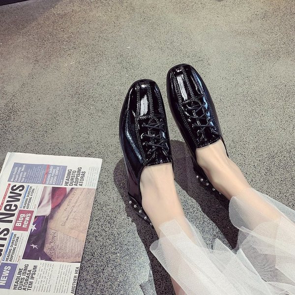 Γυναικεία  έκο δερμάτινα παπούτσια με επίπεδη σόλα και κορδόνια