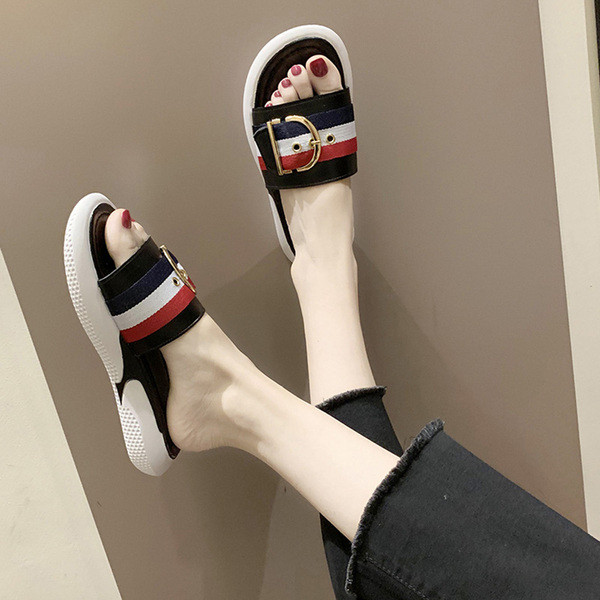 Ikdienas sieviešu čības ar krāsainām lentītēm un metāla sprādzi