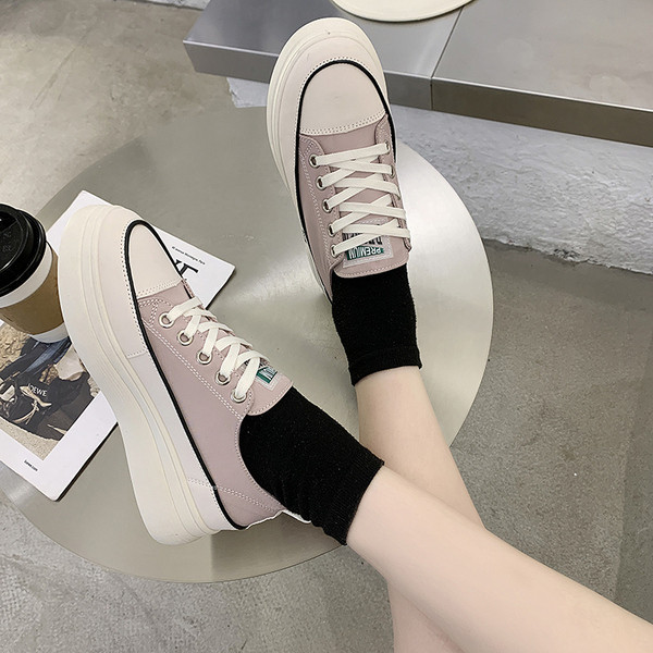 Sieviešu ikdienas kedas ar augstu un plakanu zoli