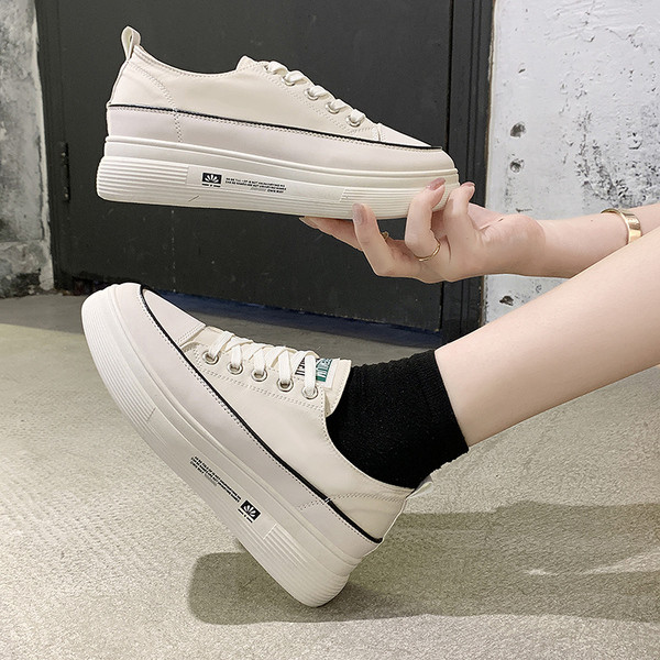 Sieviešu ikdienas kedas ar augstu un plakanu zoli