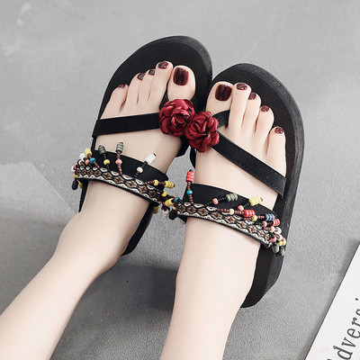 Kolmes mudelis kõrge tallaga naiste sussid