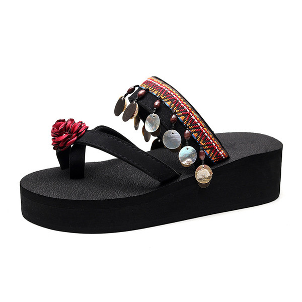 Kolmes mudelis kõrge tallaga naiste sussid