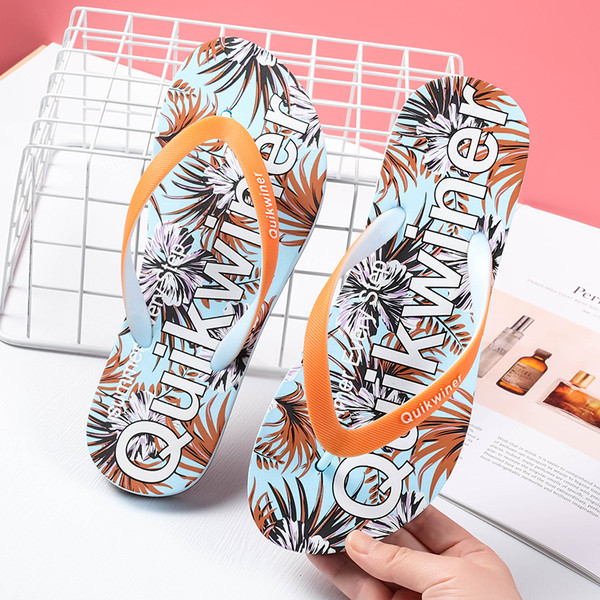 Sieviešu pludmales čības ar uzrakstu uz zoles