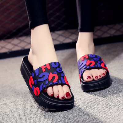 Naiste vabaaja sussid kõrge talla ja värviliste elementidega