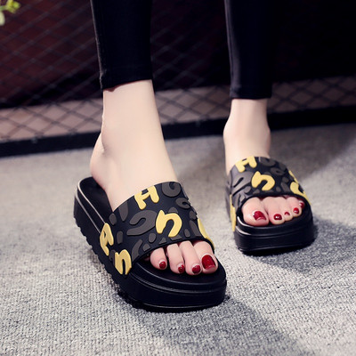 Naiste vabaaja sussid kõrge talla ja värviliste elementidega