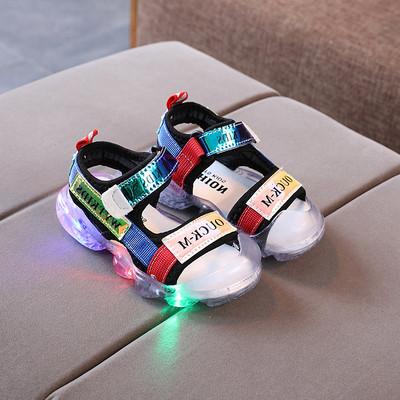 Világító gyerekszandál felirattal fiúknak és lányoknak