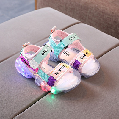 Világító gyerekszandál felirattal fiúknak és lányoknak