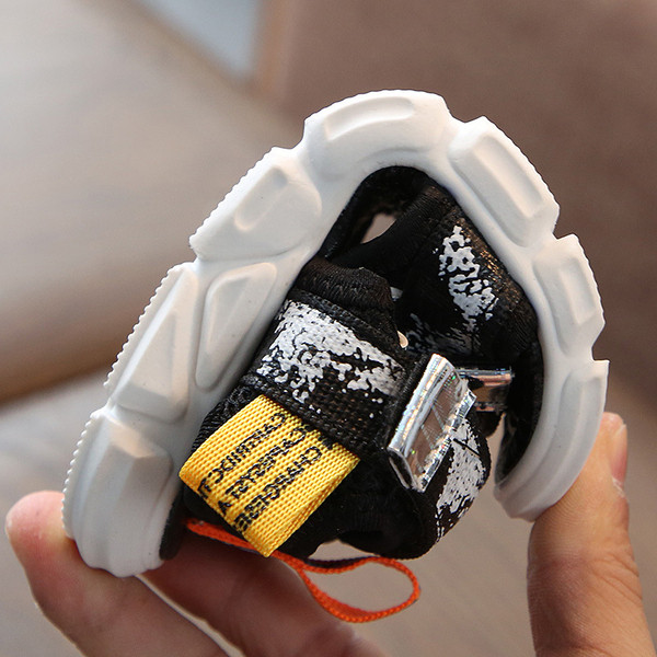 Ikdienas bērnu sandales ar mīkstām zolēm un uzlīmēm zēniem