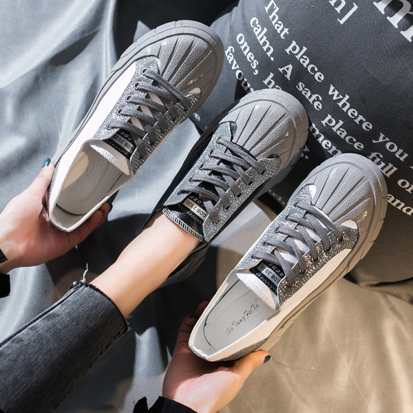 Női sport- és szabadidőcipő lapos talppal