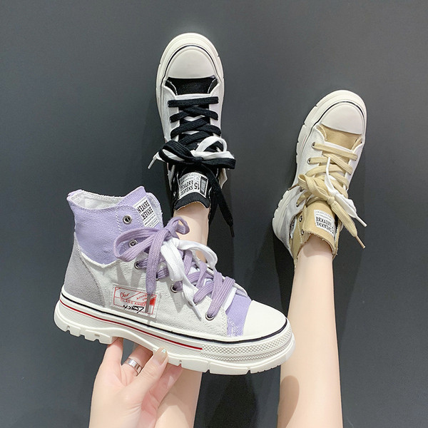 Sieviešu sporta un ikdienas kedas ar krāsainām saitēm