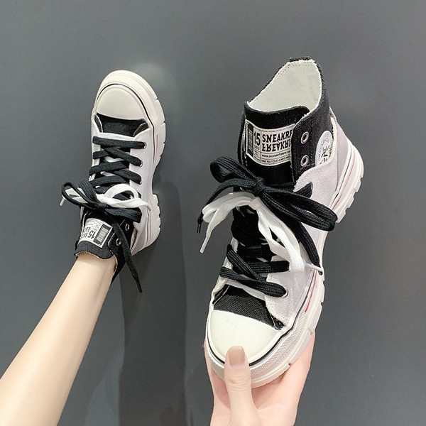 Sieviešu sporta un ikdienas kedas ar krāsainām saitēm