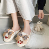 Pehelyszínes női papucs lapos talppal és szalaggal