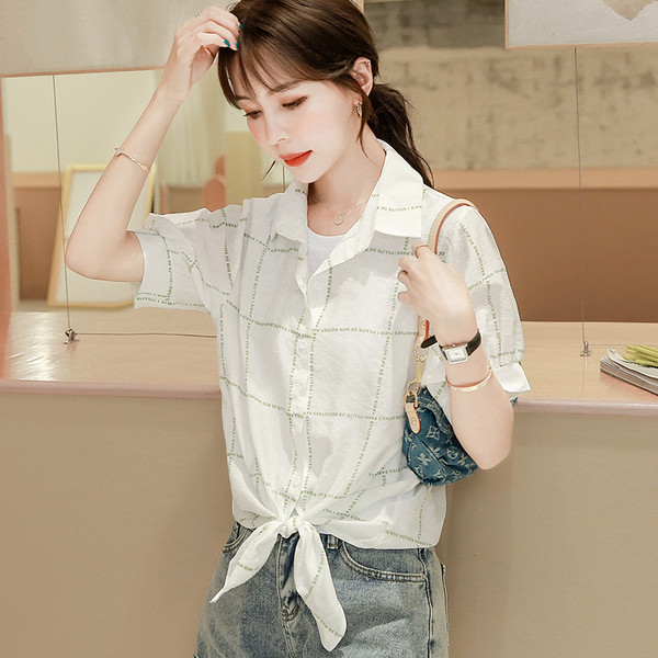 Rūtains sieviešu krekls ar klasisku apkakli un pogām