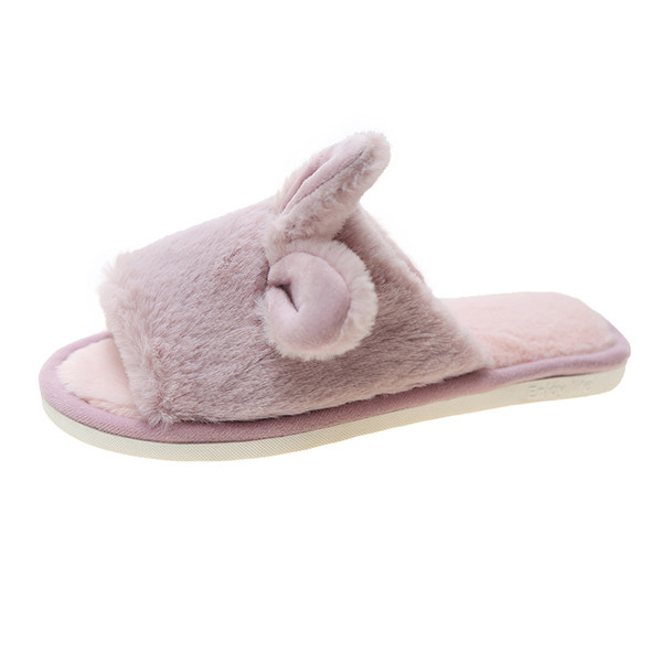 Házi készítésű pehelypapucs lapos talppal és 3D elemekkel