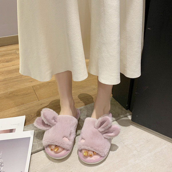 Házi készítésű pehelypapucs lapos talppal és 3D elemekkel