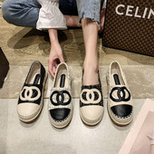 Mūsdienīgi sieviešu apavi ar plakanu zoli no eko ādas