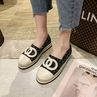 Mūsdienīgi sieviešu apavi ar plakanu zoli no eko ādas