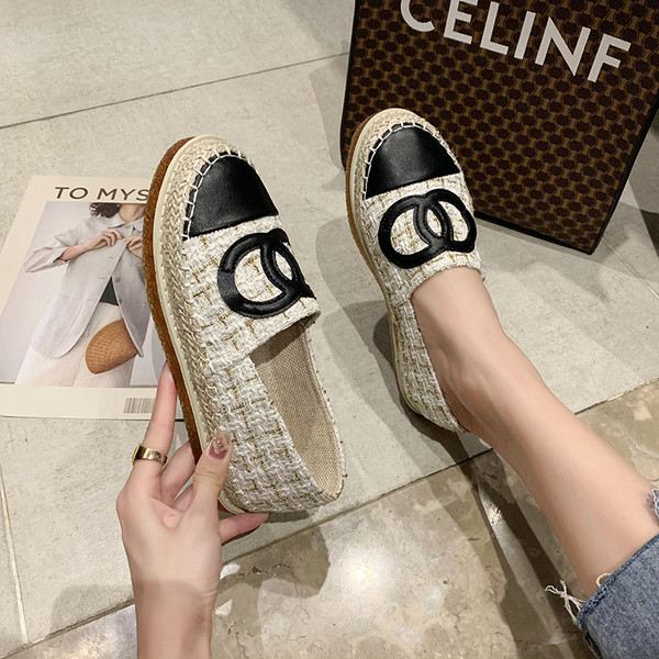 Mūsdienīgi sieviešu apavi ar plakanu zoli no eko ādas