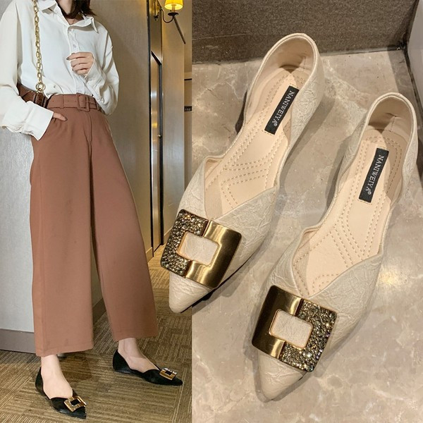 Stilīgi sieviešu apavi ar plakanu zoli - smails modelis