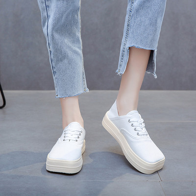 Sportiskas ikdienas sieviešu kedas ar plakanām zolēm