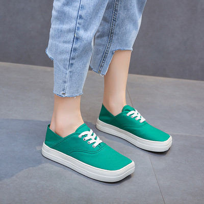 Sportiskas ikdienas sieviešu kedas ar plakanām zolēm