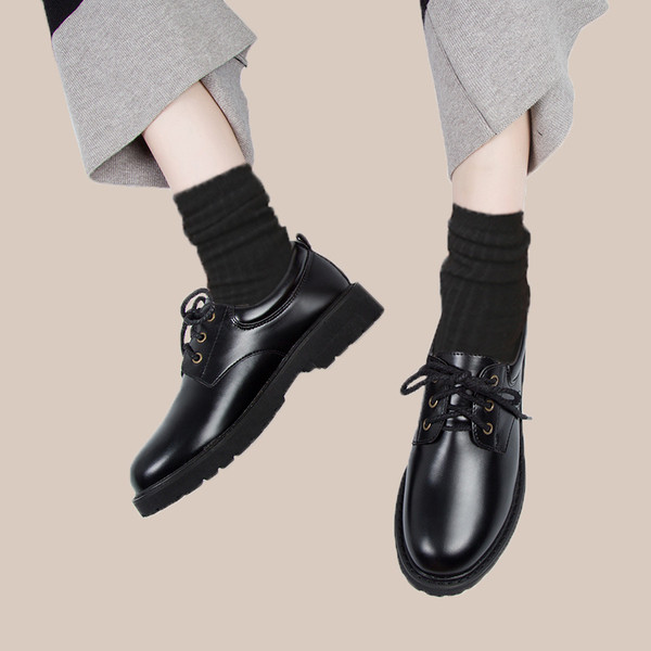 Modern női bőr fűzős cipő