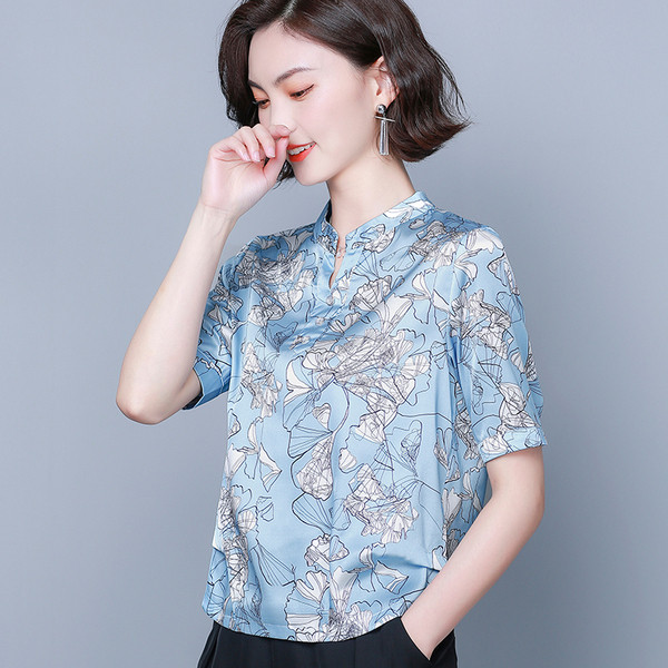 Női szatén ing virágos motívumokkal, alacsony gallérral