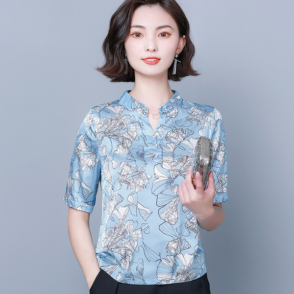 Női szatén ing virágos motívumokkal, alacsony gallérral