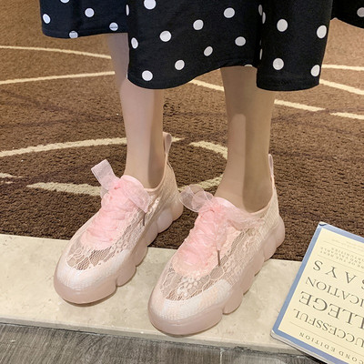 Modernas sieviešu vasaras kedas ar blīvējuma saitēm