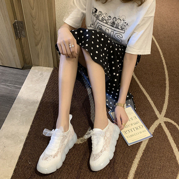 Modernas sieviešu vasaras kedas ar blīvējuma saitēm