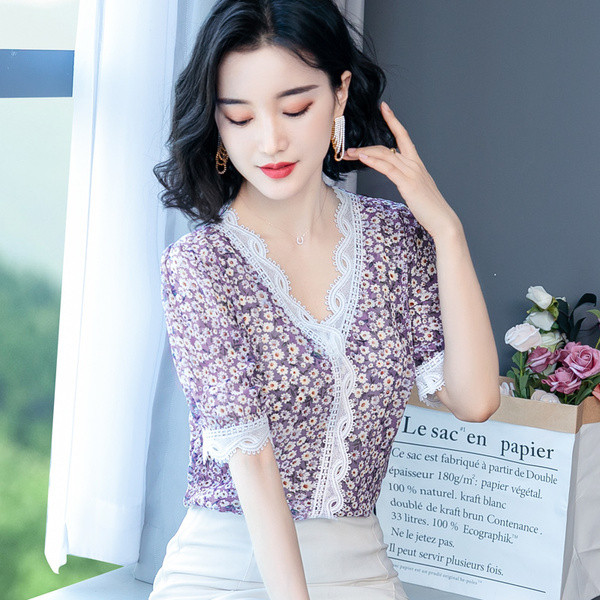 Új modell női ing csipkével és virágos motívumokkal