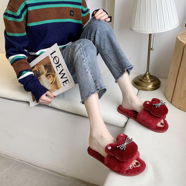 Jauns sieviešu čību modelis ar 3D apdari un akmentiņiem