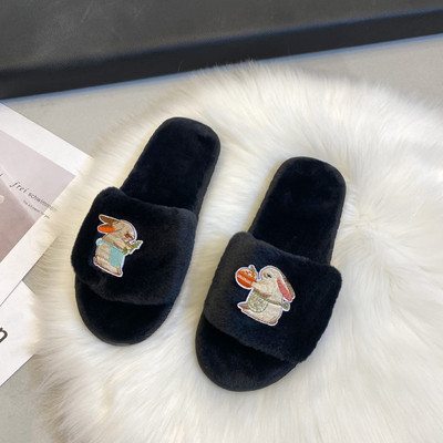 Pehelyszínes női papucs applikációkkal