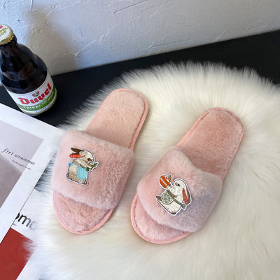 Pehelyszínes női papucs applikációkkal