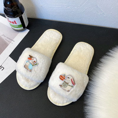 Pehelyszínes női papucs applikációkkal