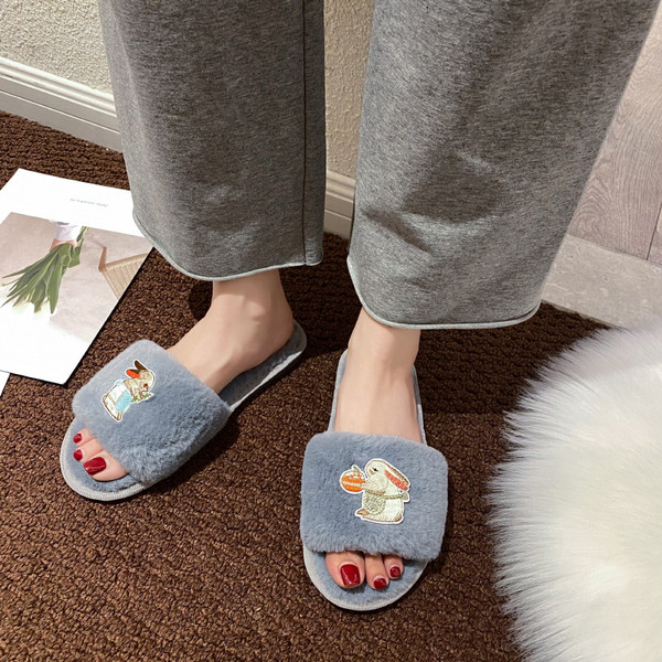 Pehelyszínes női papucs applikációkkal