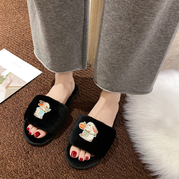 Pehelyszínes női papucs applikációkkal