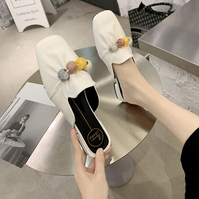 Modernas sieviešu čības no eko ādas ar plakanu zoli un krāsainām pērlītēm