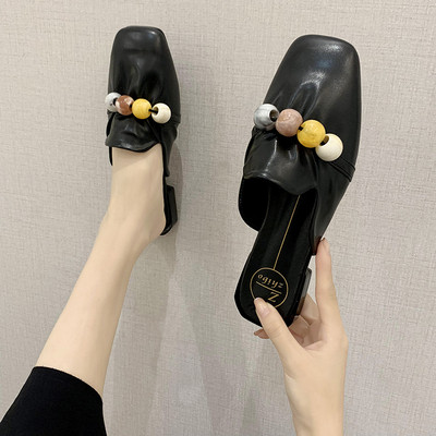 Modernas sieviešu čības no eko ādas ar plakanu zoli un krāsainām pērlītēm