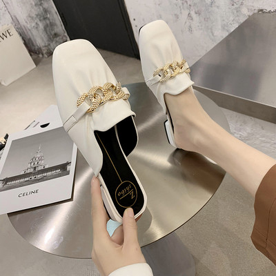 Stilīgas sieviešu čības no eko ādas ar metāla ķēdīti