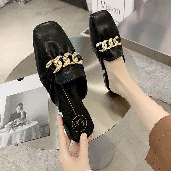 Stilīgas sieviešu čības no eko ādas ar metāla ķēdīti