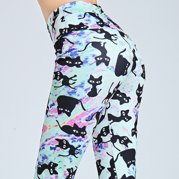 Naiste kassimustriga spordisäärikud