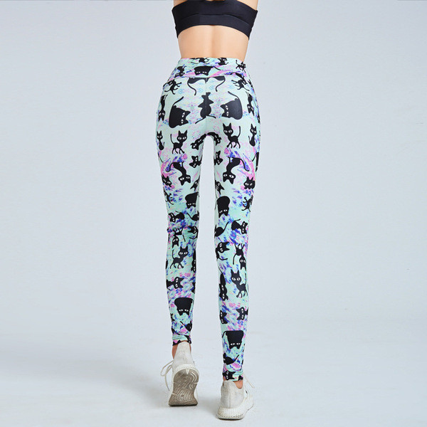 Naiste kassimustriga spordisäärikud