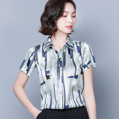 Krāsains sieviešu krekls ar klasisku apkakli un īsām piedurknēm