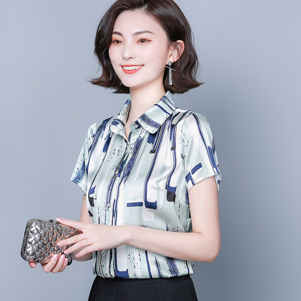 Krāsains sieviešu krekls ar klasisku apkakli un īsām piedurknēm