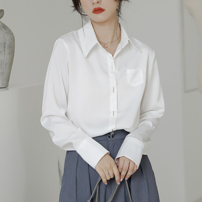 Alkalmi női ing zsebbel és hosszú ujjal