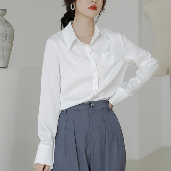 Alkalmi női ing zsebbel és hosszú ujjal